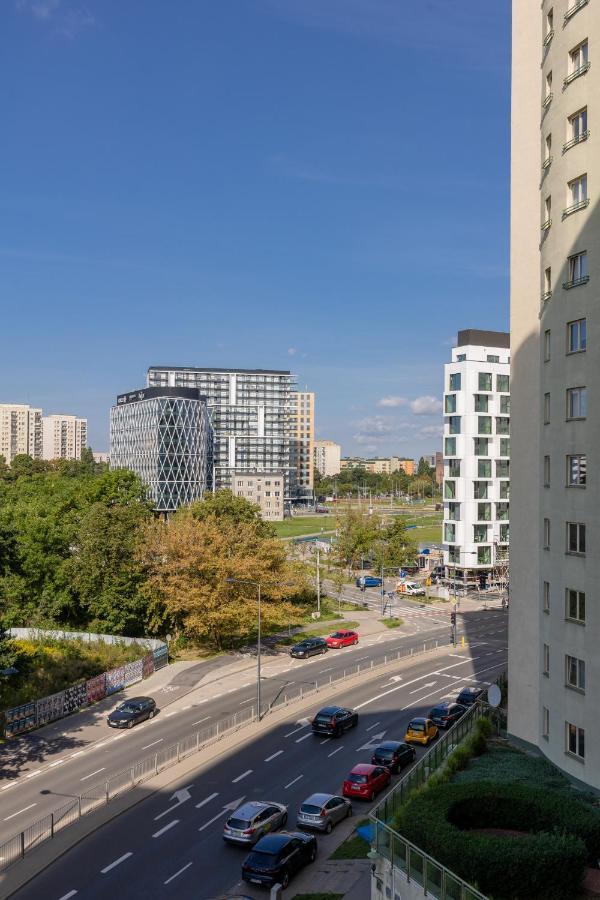 Metro Wilanowska Apartment With Parking By Noclegi Renters Varşovia Exterior foto