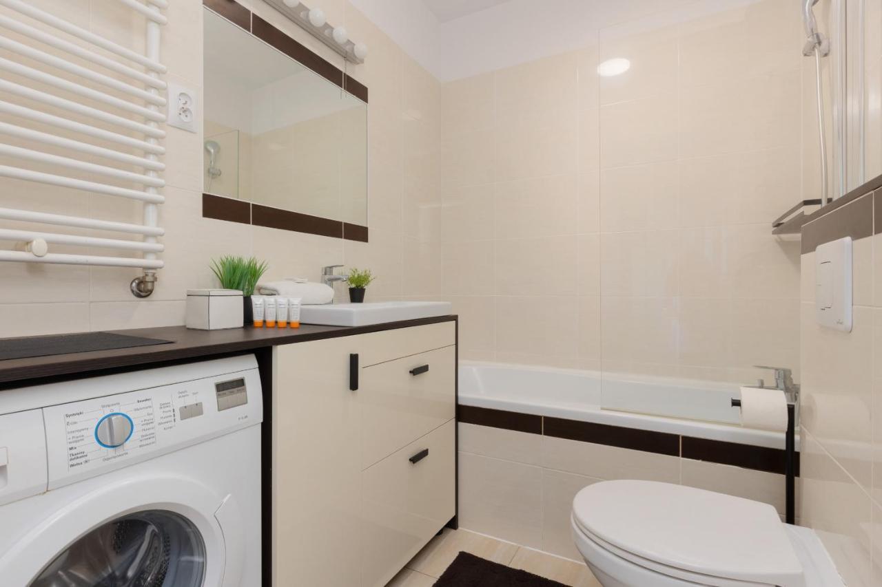 Metro Wilanowska Apartment With Parking By Noclegi Renters Varşovia Exterior foto